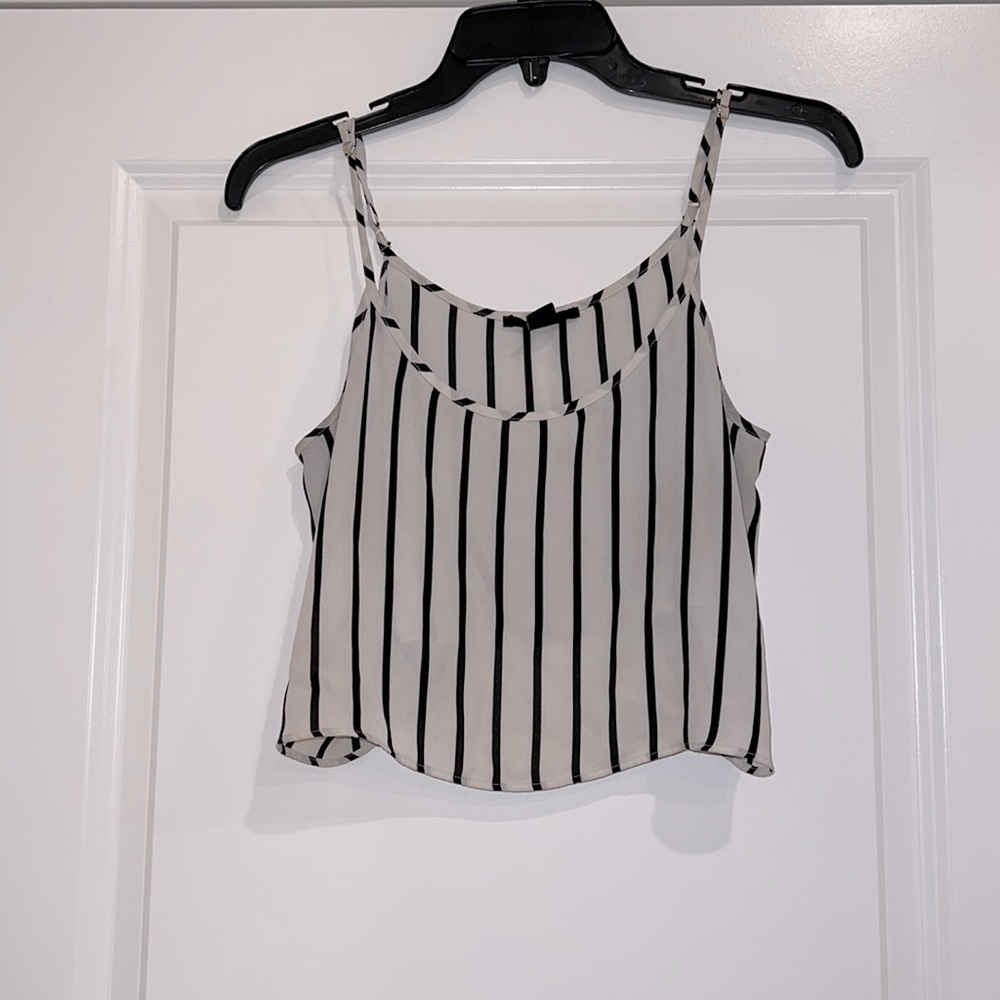 Forever 21 B&W cropped tank | size: S | color black & white